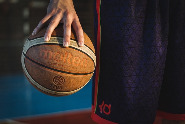 Apostas Online em Basquete, Estratégia de Apostas, Análise Estatística, Desempenho das Equipes, Tipos de Apostas, Handicap, Totais (Over/Under), Apostas Futuras, Gestão de Banca, Gerenciamento de Risco, Motivação das Equipes, Lesões de Jogadores, Tecnologia em Apostas, Algoritmos Preditivos, Modelos Estatísticos, Apostas ao Vivo, Odds Flutuantes, Acompanhamento em Tempo Real.